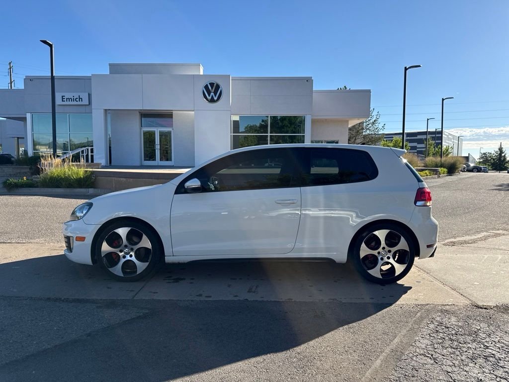 Used 2011 White Volkswagen Base image 2