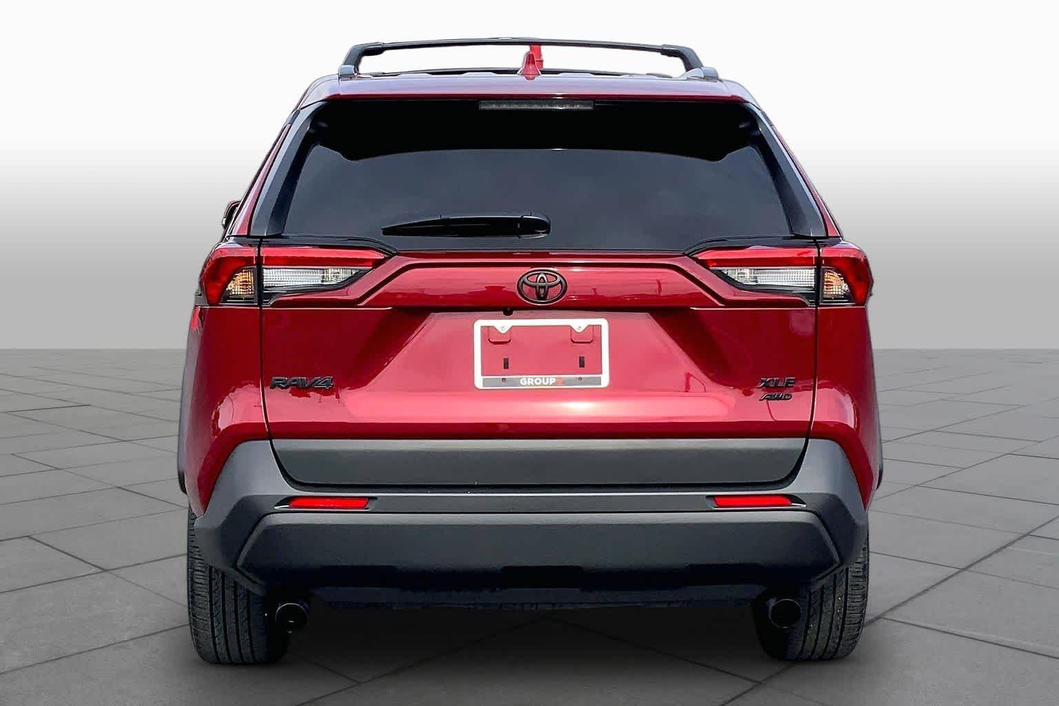 Used 2025 Ruby Flare Pearl Toyota XLE Premium image 5