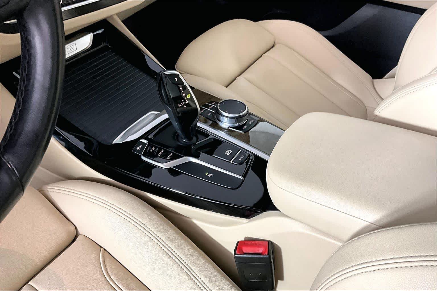 Used 2019 Alpine White BMW sDrive30i image 16