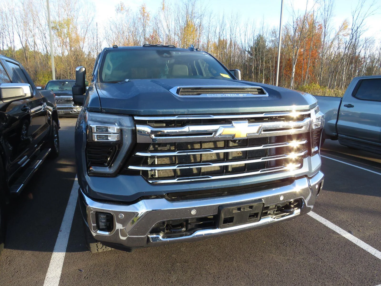 Used 2024  CHEVROLET TRUCK  image 3