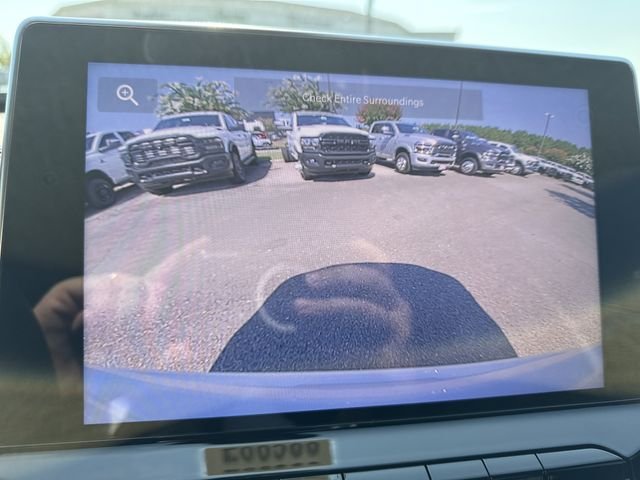 New 2026 White Jeep Latitude image 28