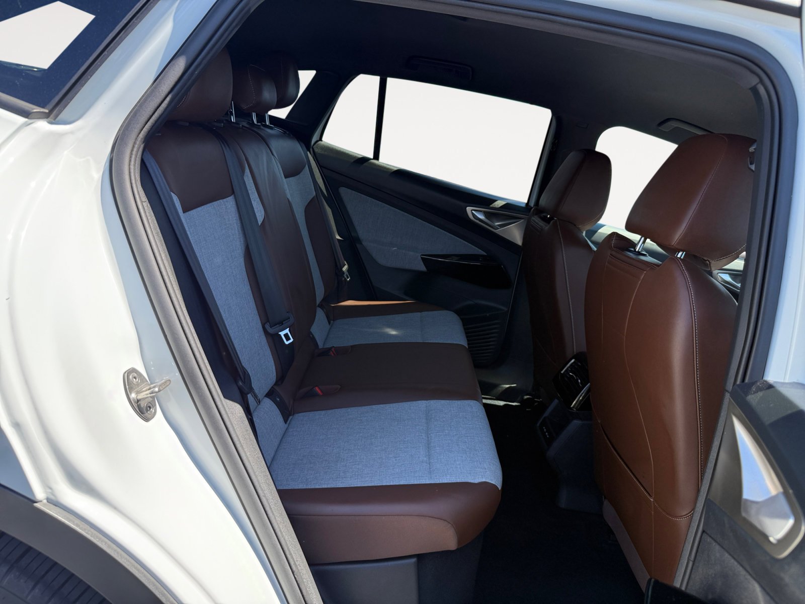 Certified Used 2023 Pure White Volkswagen Pro image 18