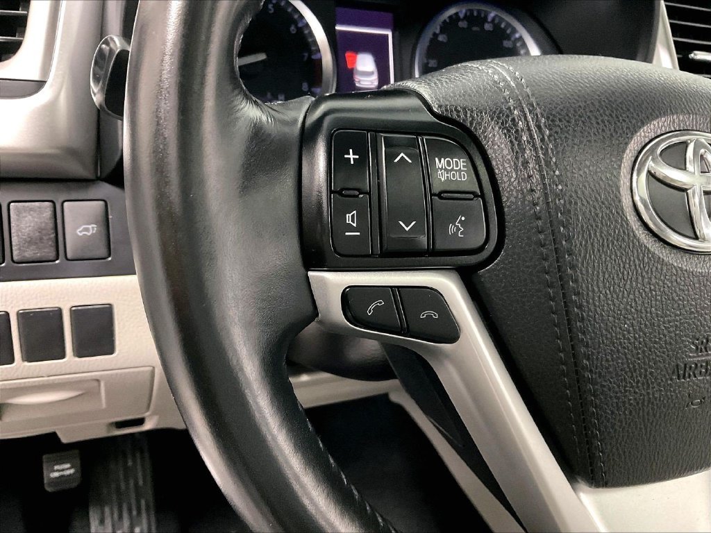 Used 2019 Gray Toyota XLE image 24