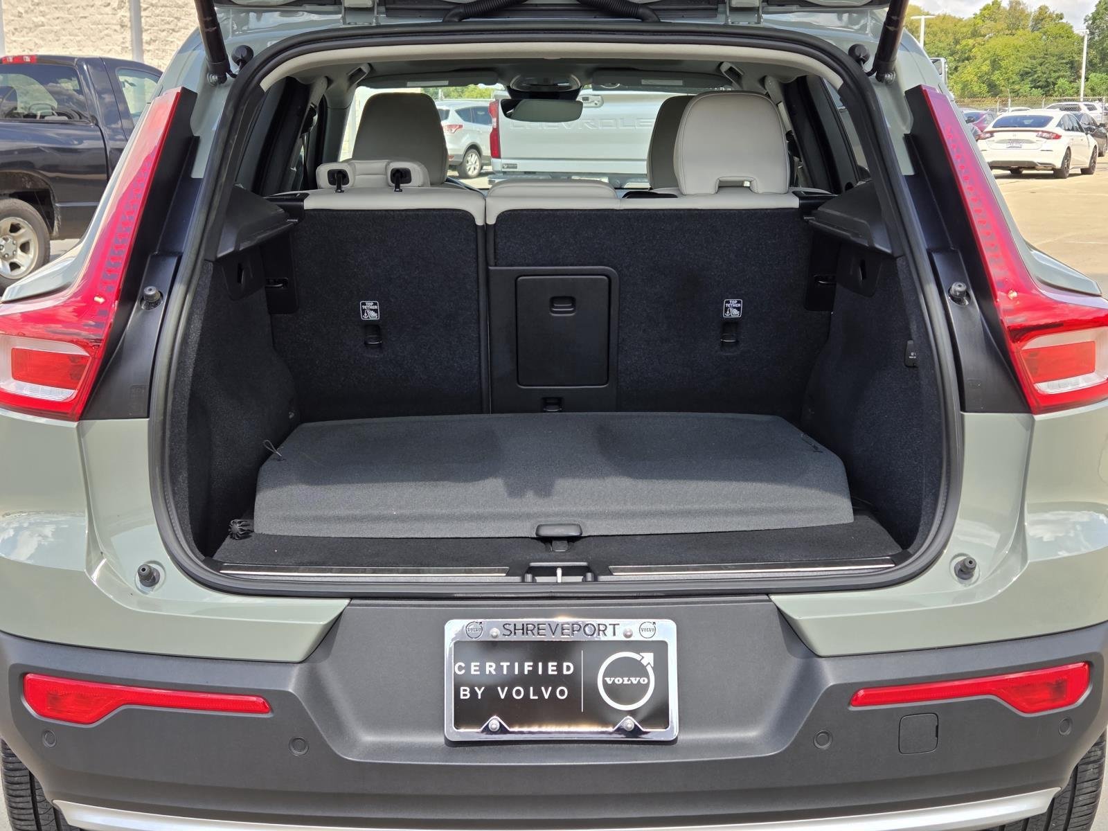 Used 2023 Sage Green Metallic Volvo Plus Bright Theme image 11