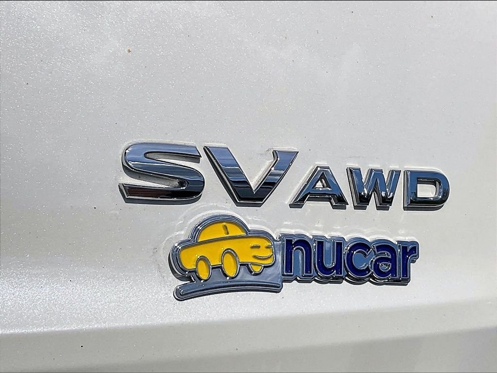 Used 2023 Pearl White Tricoat/Super Black Nissan SV image 27