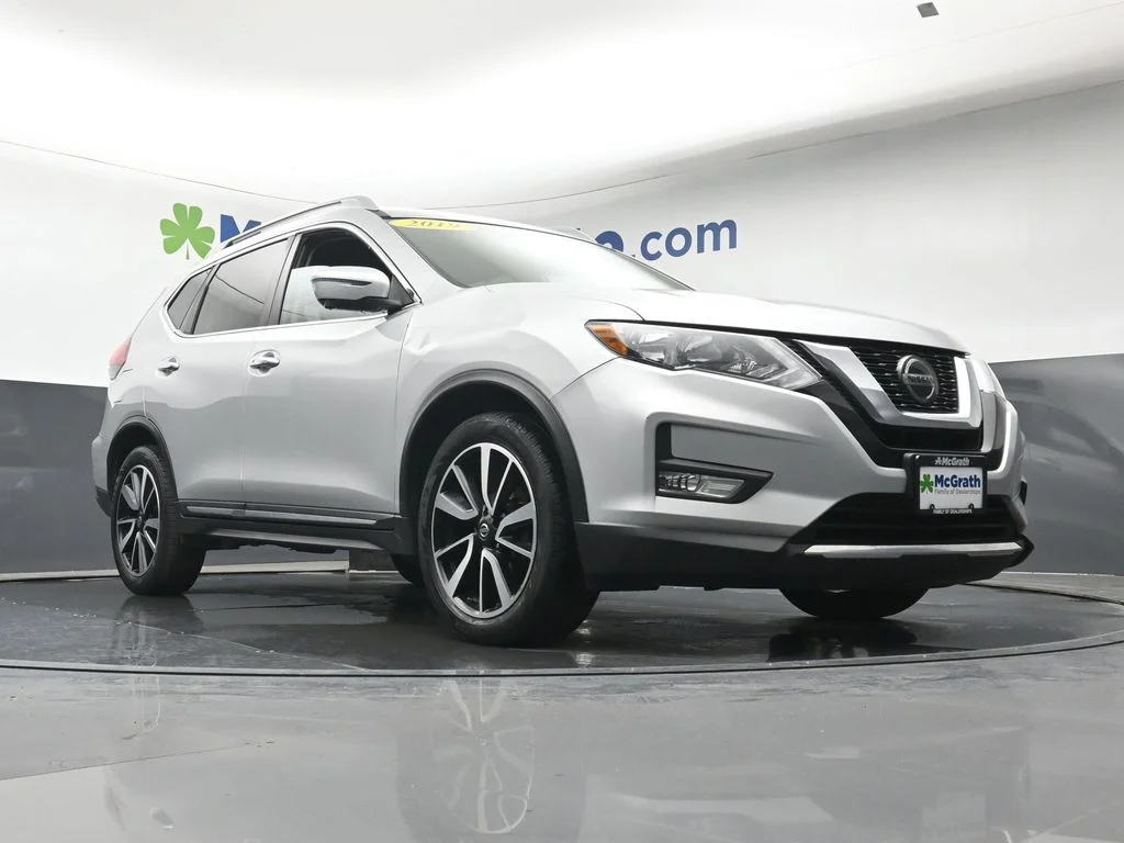 Used 2019 Silver Nissan SL image 24