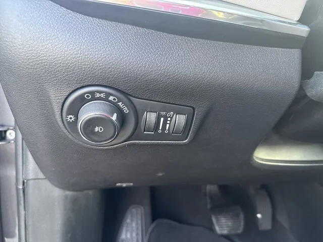 Used 2024 Gray Jeep Limited image 18