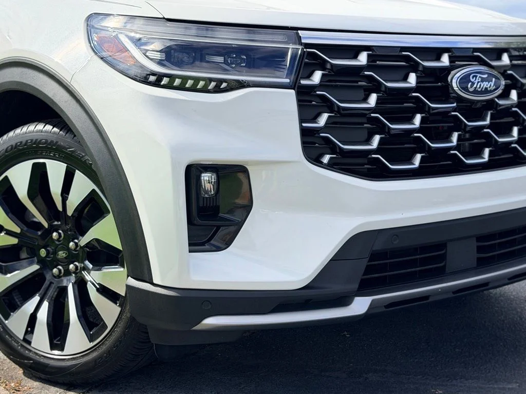 Used 2025 White Ford Platinum image 3