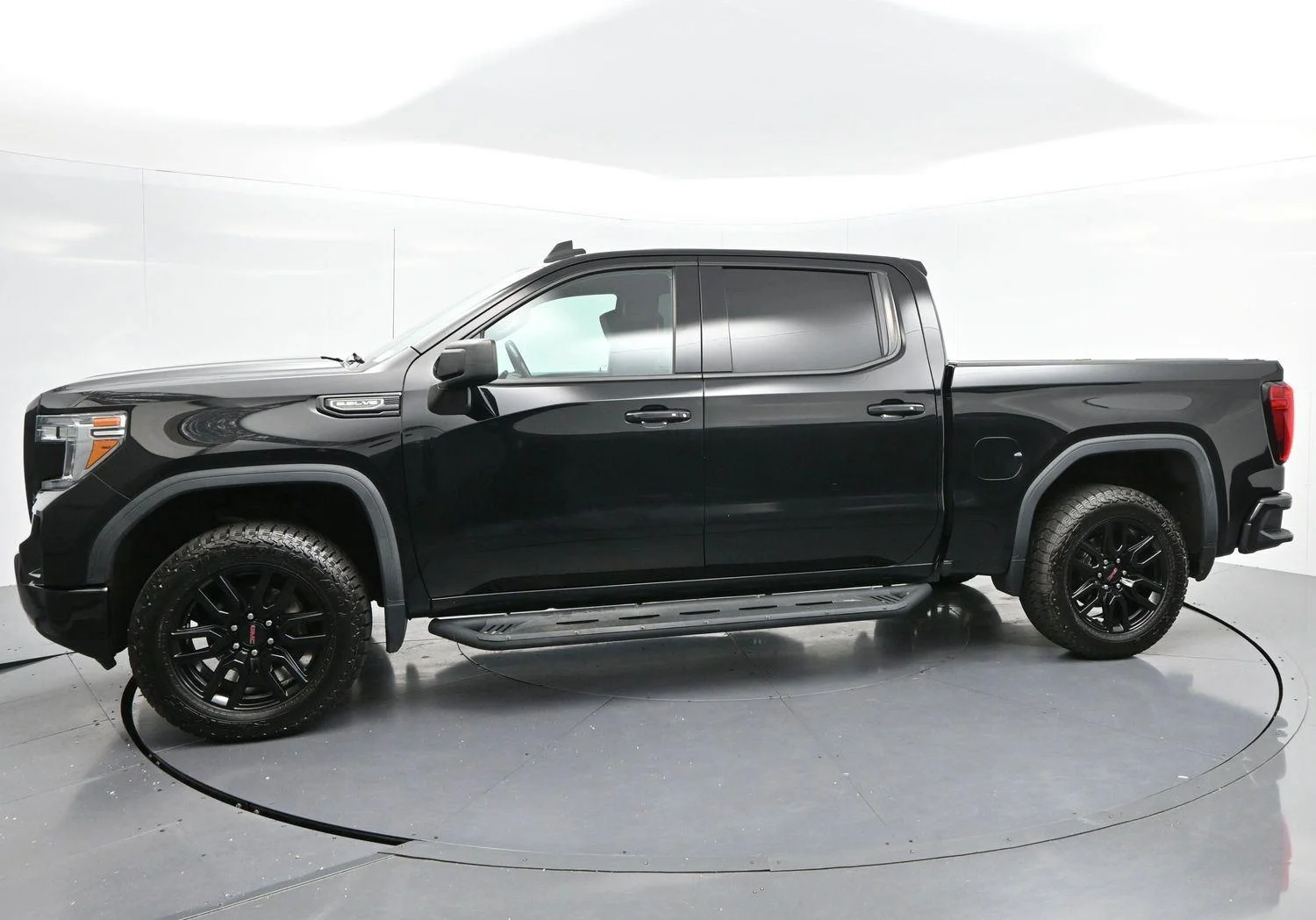 Used 2020 Onyx Black GMC Elevation image 4