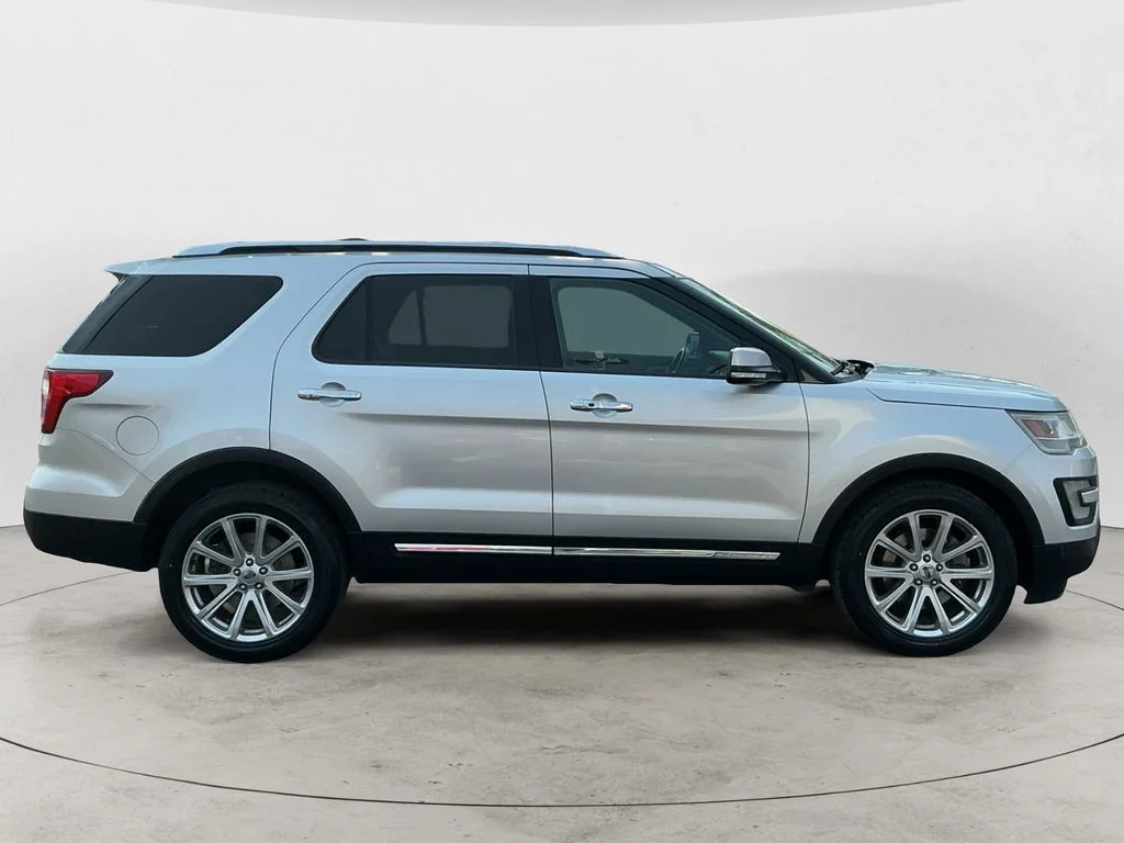 Used 2016 Silver Ford Limited image 4