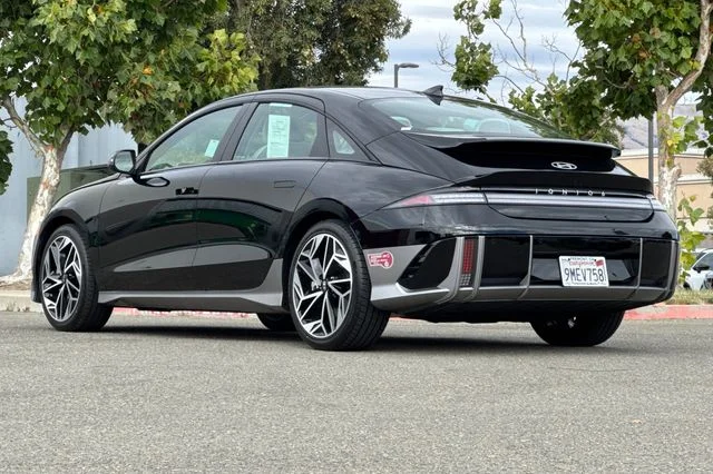 Used 2024 Black Hyundai SEL image 6