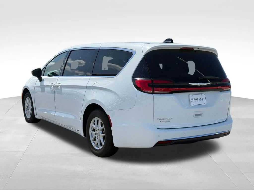 Used 2023 White Chrysler Touring L image 3