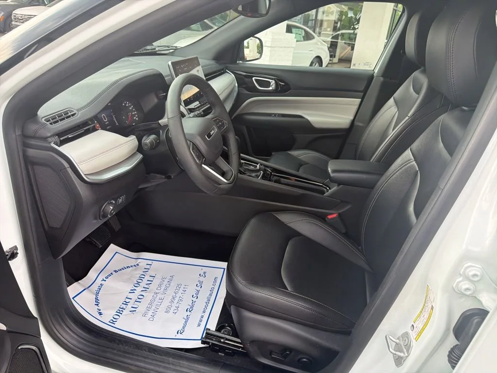 Used 2025 White Jeep Limited image 11