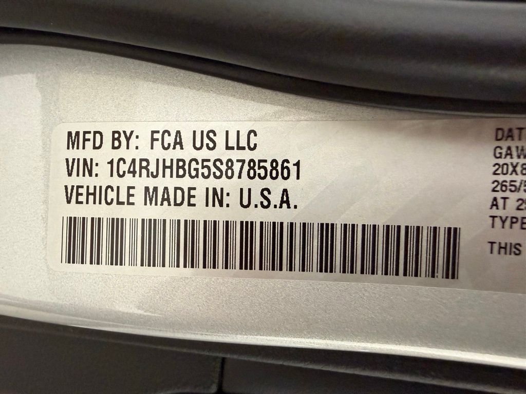 New 2025 Silver Zynith Exterior Paint Jeep Limited image 23