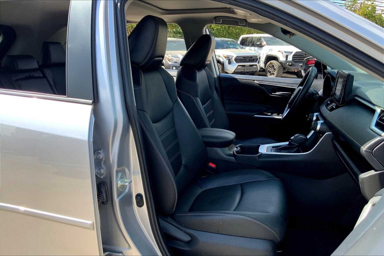 Used 2022 Silver Sky Metallic Toyota XLE Premium image 8