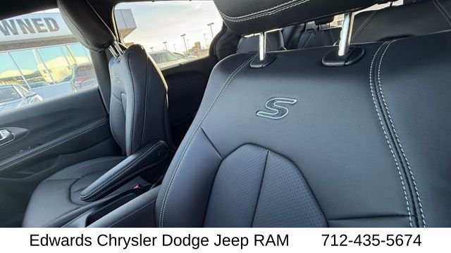 2026 Chrysler Pacifica Select - Photo 33