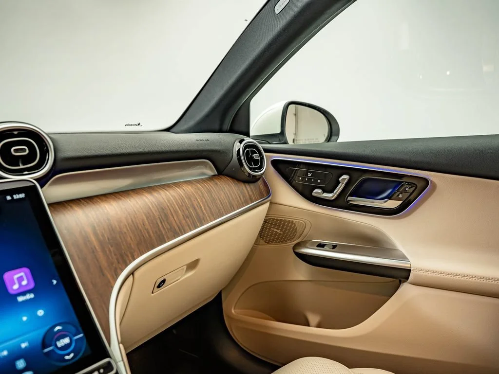 New 2027 Polar White Mercedes-Benz GLC 300 image 28