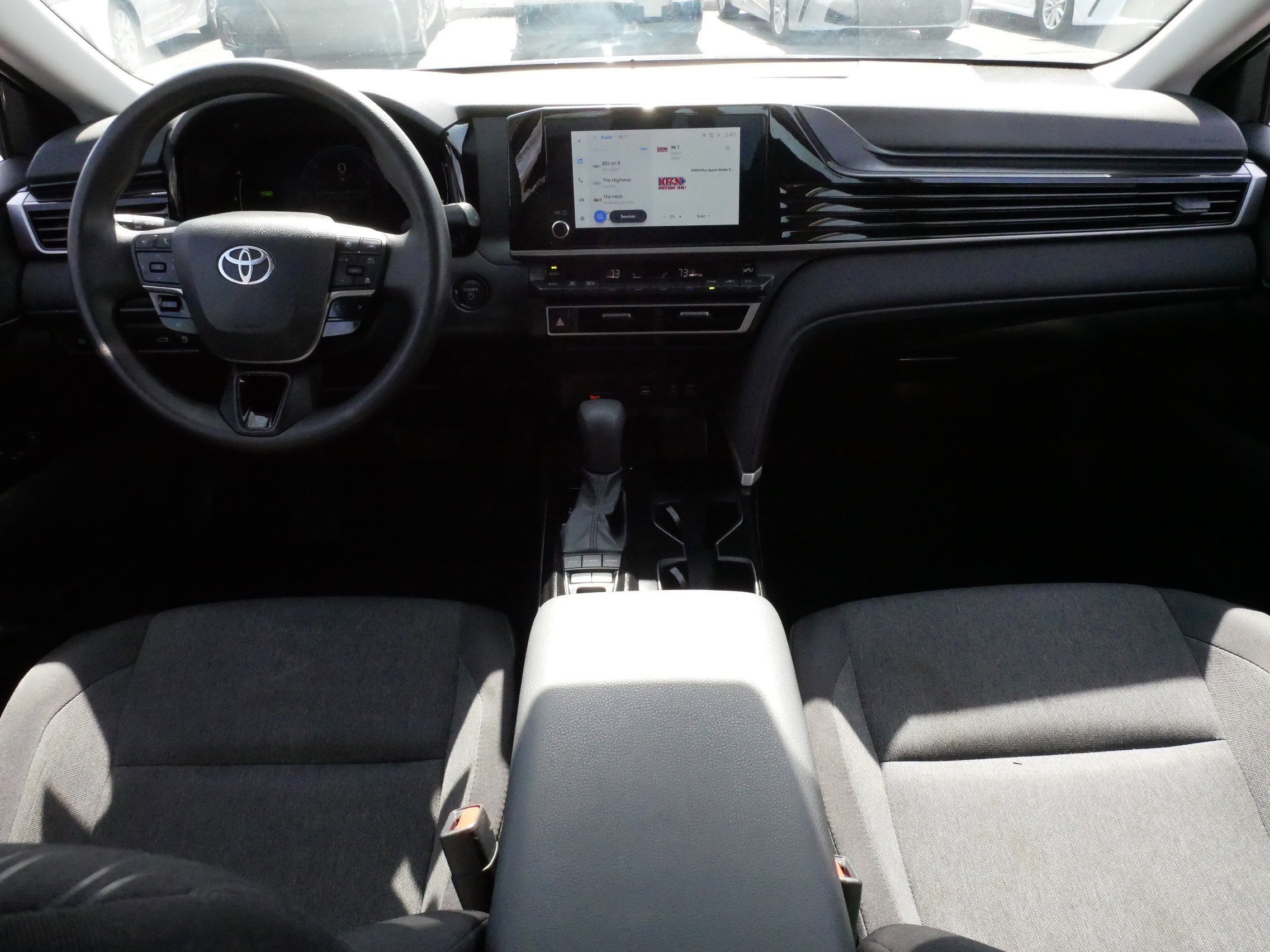 2025 Toyota Camry LE - Photo 29