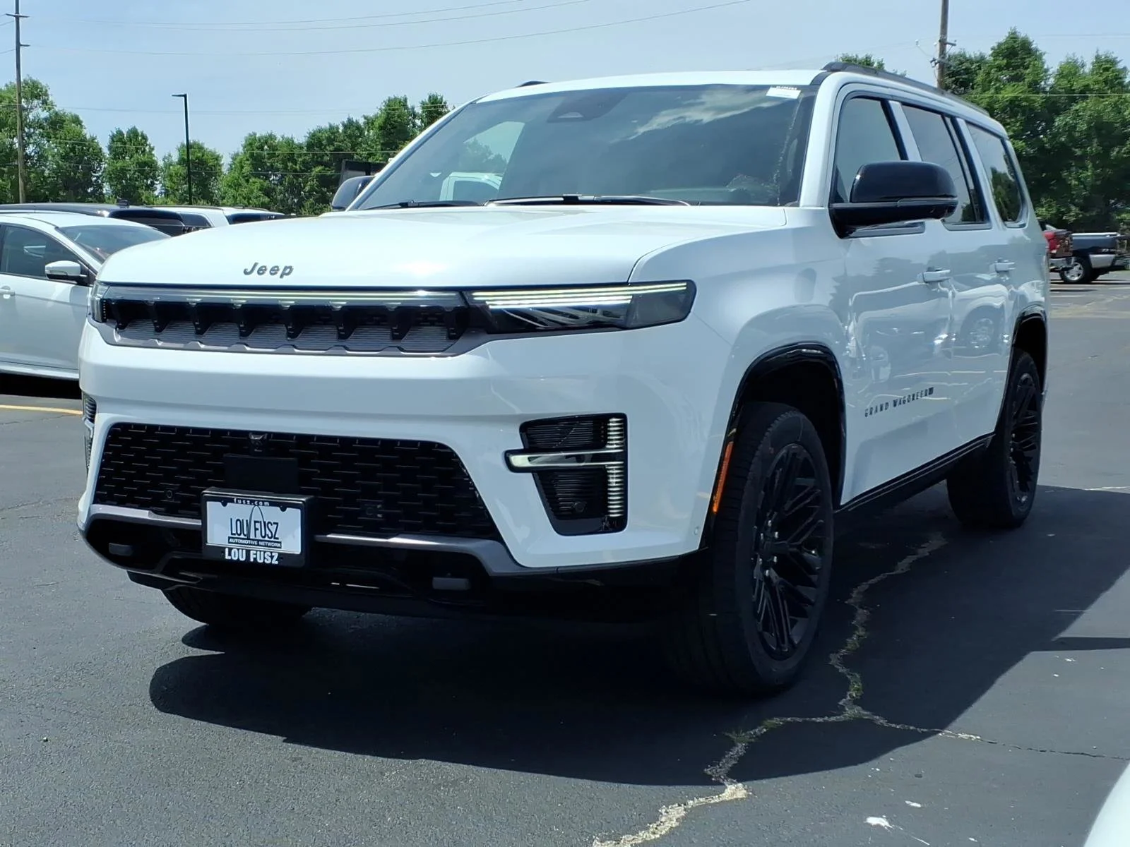 New 2026 Bright White Clear-Coat Exterior Paint Jeep Limited Reserve image 2