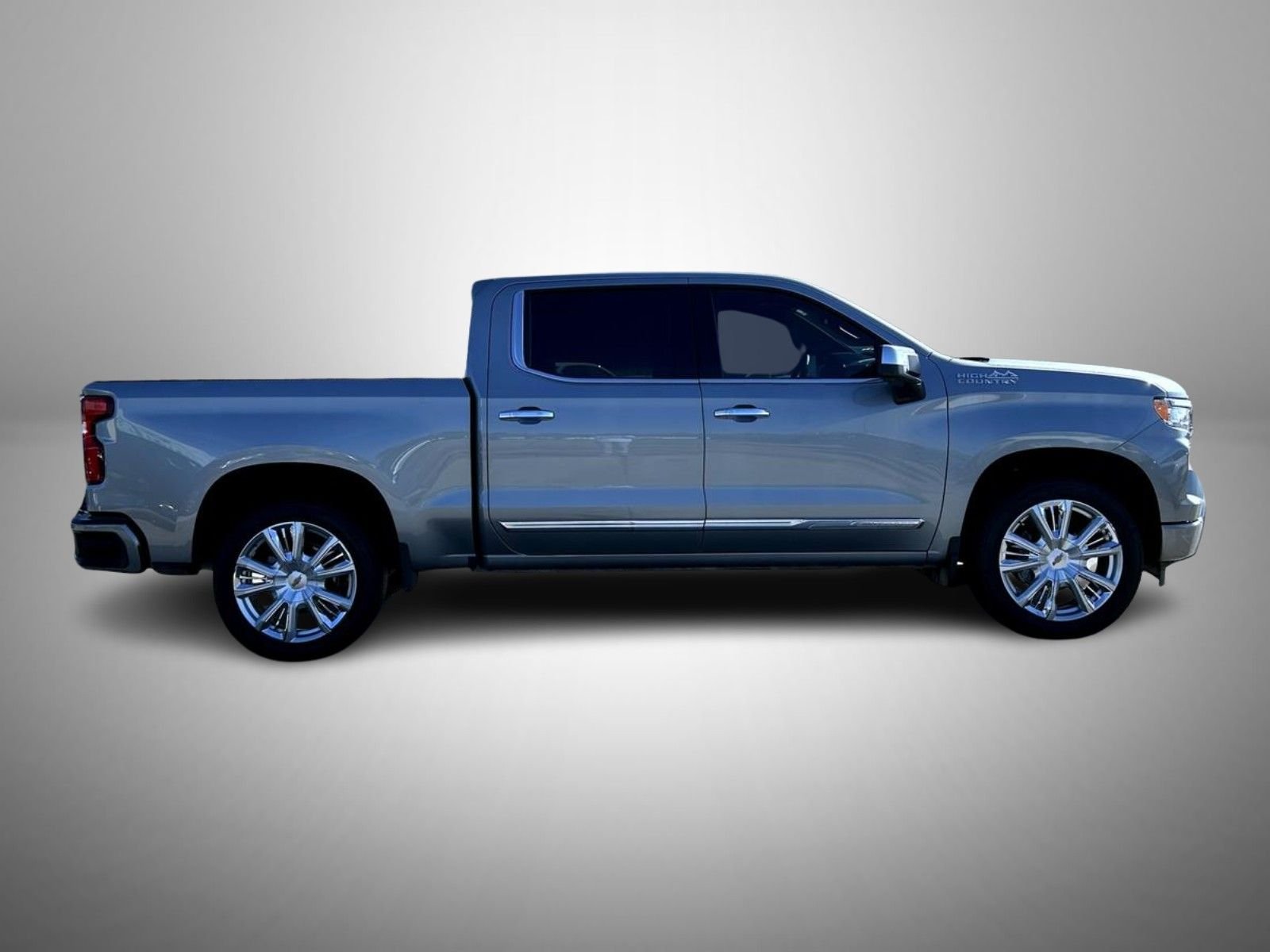 Used 2025 Gray Chevrolet High Country image 4