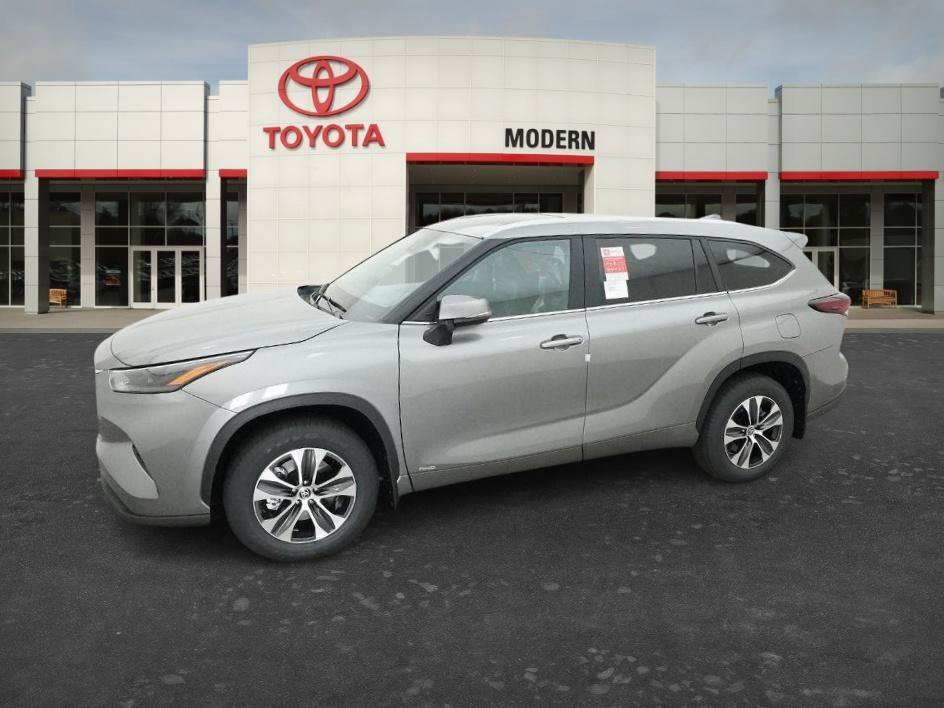 New 2026 Heavy Metallic Toyota Hybrid XLE image 11