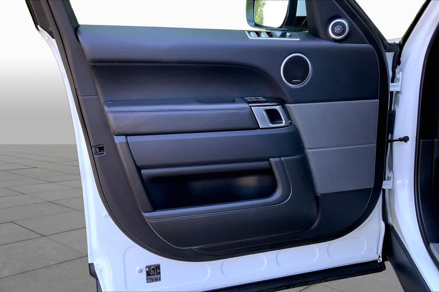 Used 2018 Fuji White Land Rover HSE image 21