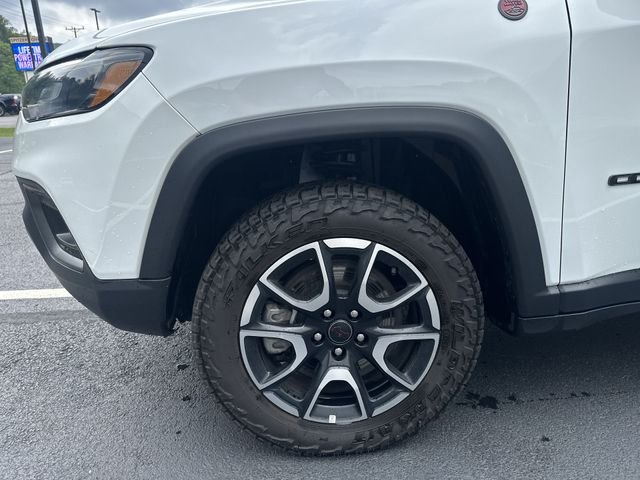 Used 2025 White Jeep Trailhawk image 20