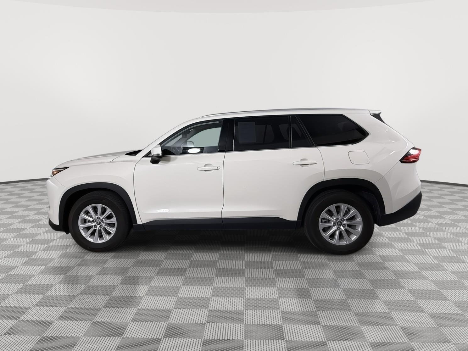 Used 2024 Coastal Cream Toyota XLE image 15