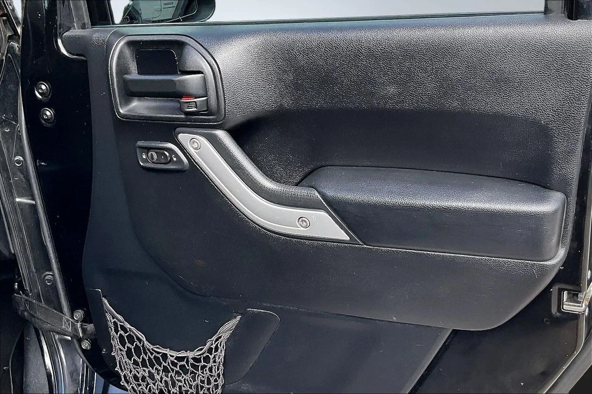 Used 2015 Black Jeep X image 24