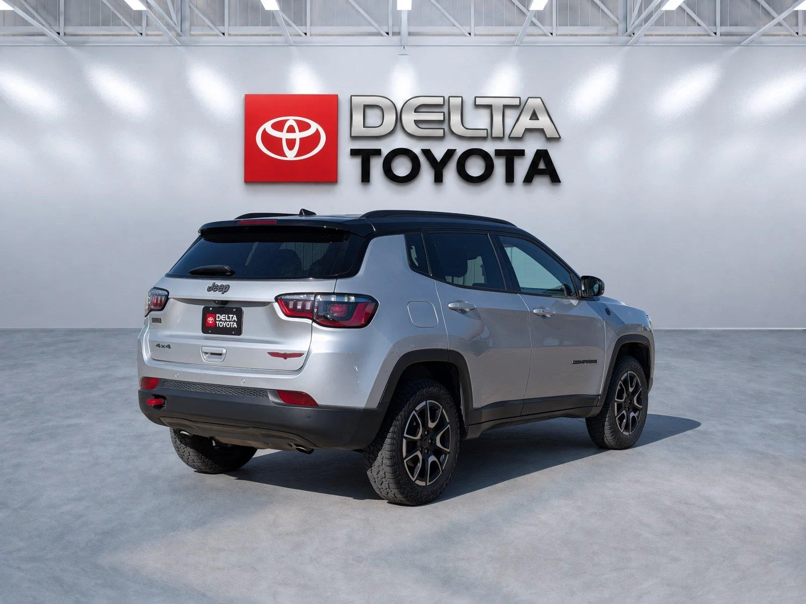 Used 2025 Silver Zynith Metallic Clearcoat Jeep Trailhawk image 6