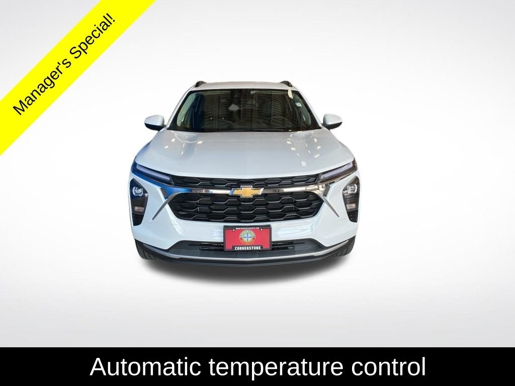 Used 2025 White Chevrolet LT image 14