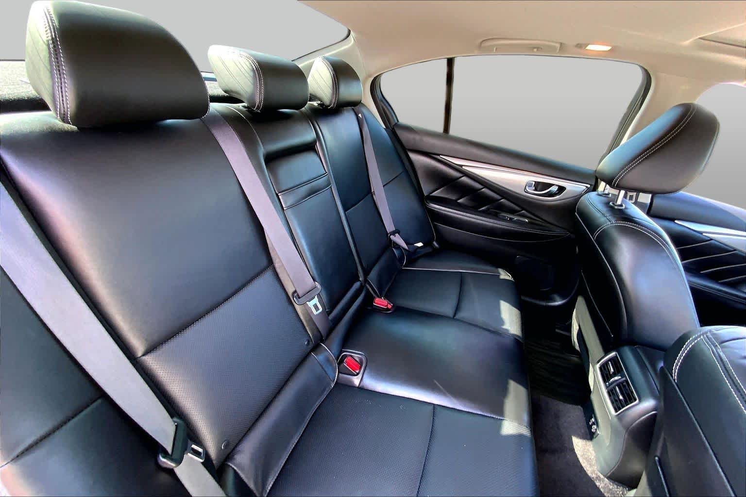 Used 2023 Majestic White INFINITI LUXE image 18