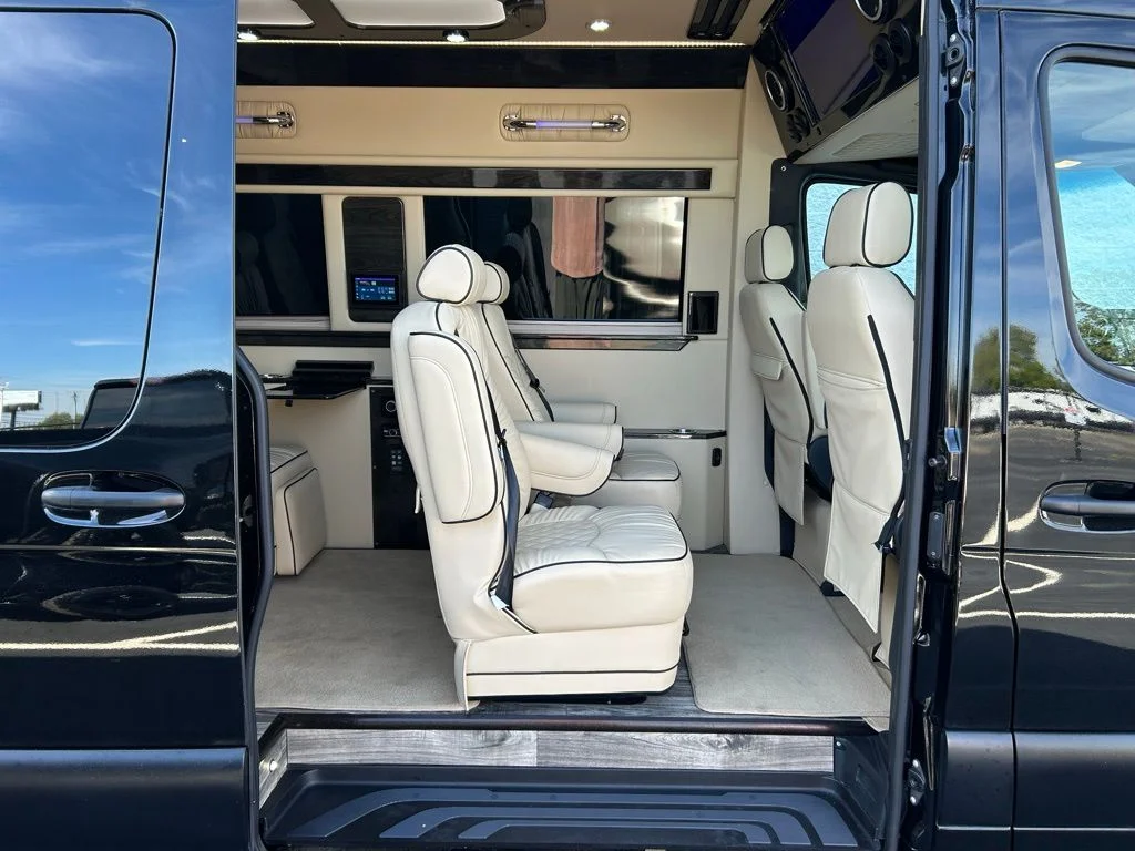 Used 2021 Black Mercedes-Benz Midwest Luxe Cruiser image 34