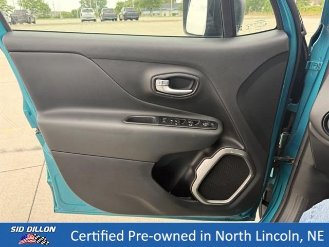 Used 2022 Bikini Metallic Clearcoat Jeep Latitude image 18