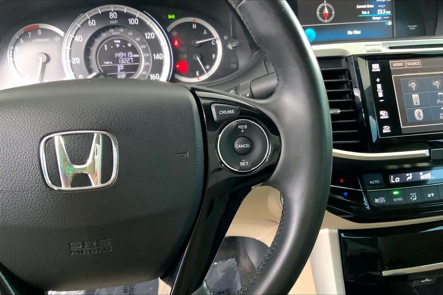 Used 2016 WHITE Honda EX-L image 25