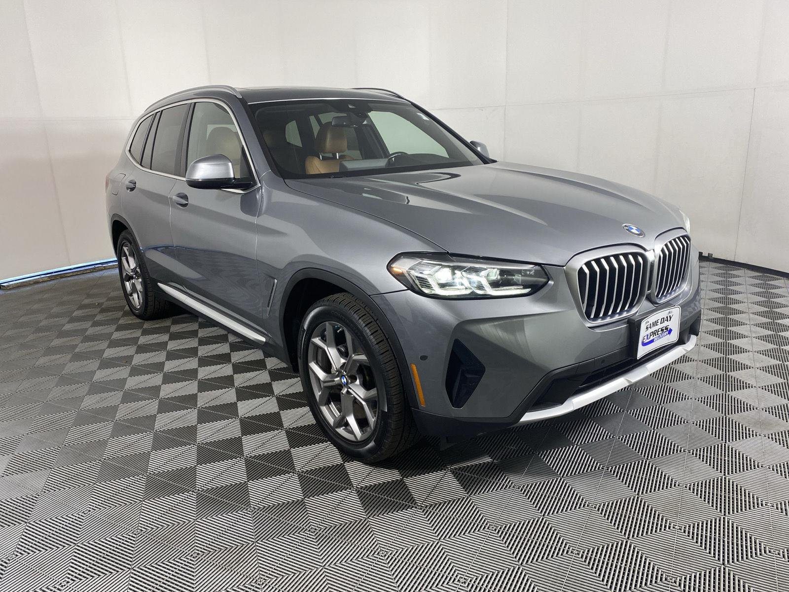 Used 2023 Skyscraper Gray Metallic BMW xDrive30i image 11