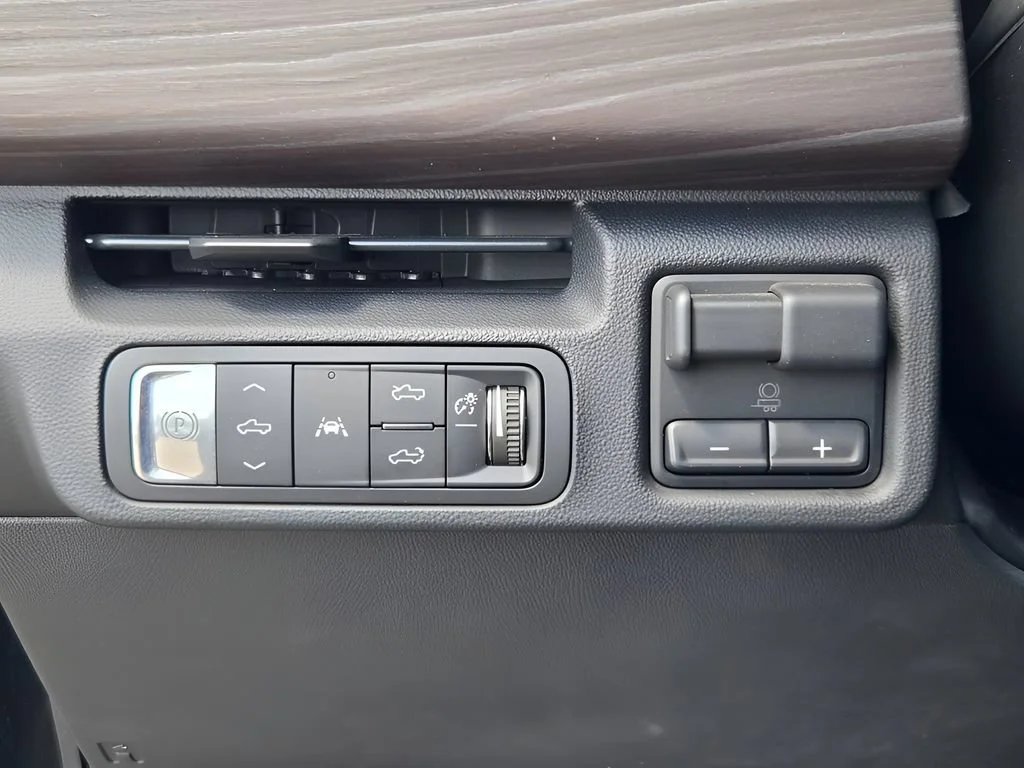 New 2025 Onyx Black GMC Extended Range Denali image 30