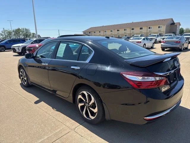 Used 2016 Black Honda EX-L image 5