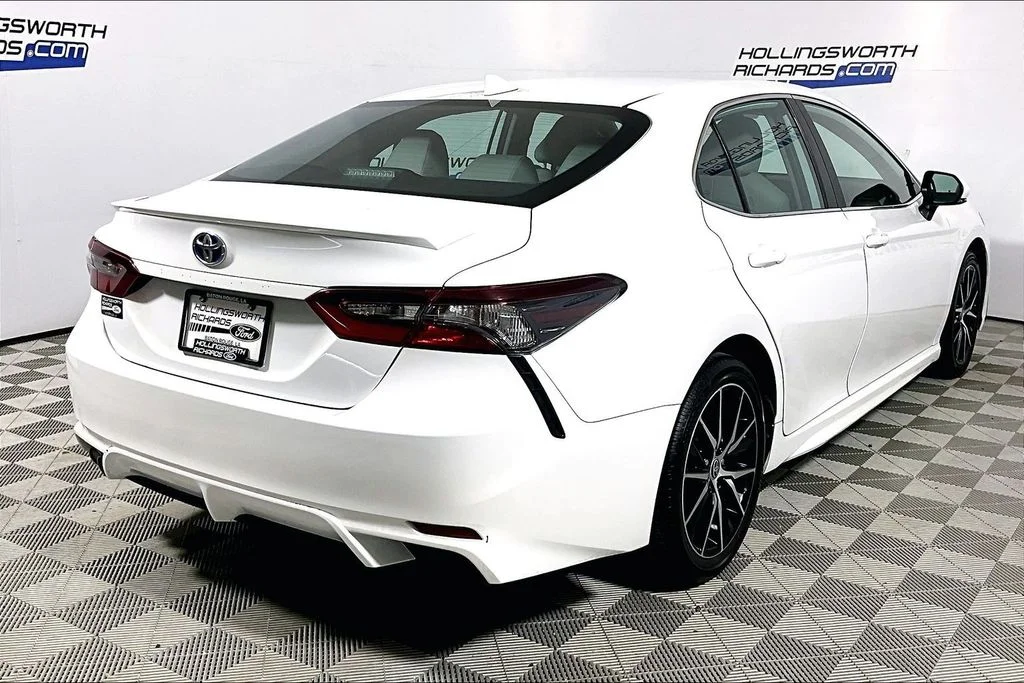 Used 2024 Ice Toyota SE image 9