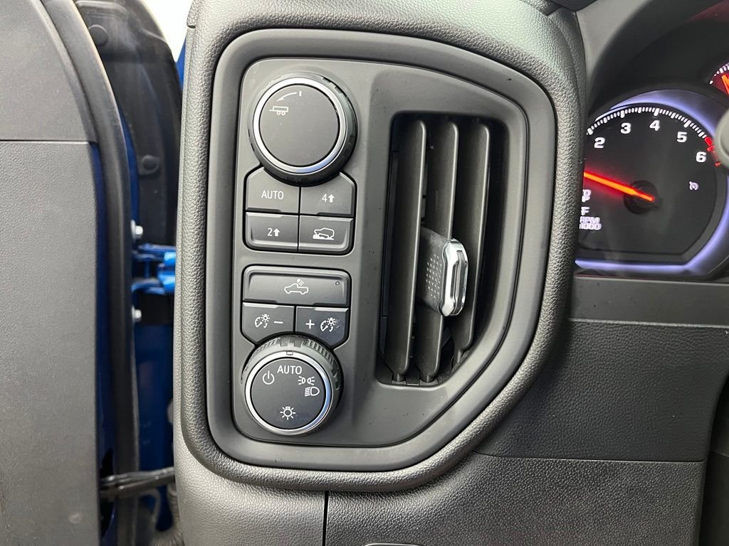 Used 2022 Glacier Blue Metallic Chevrolet Custom image 28