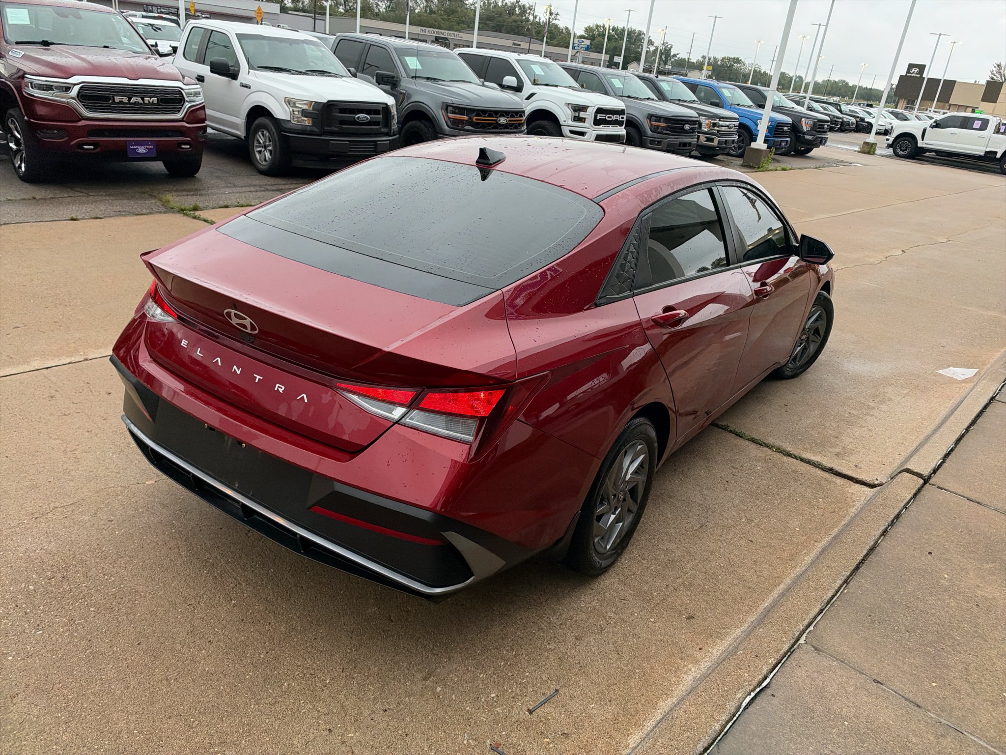 Used 2024 Ultimate Red Hyundai SEL image 6