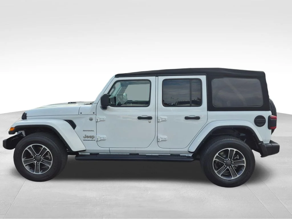 Used 2023 White Jeep Sahara image 3