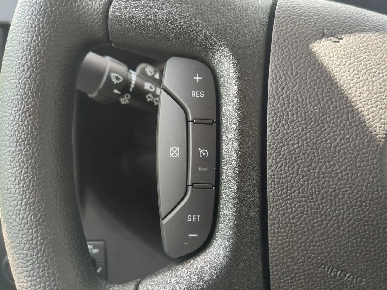 New 2025 Summit White GMC Work Van image 31