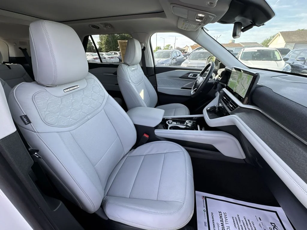Used 2025 White Ford Platinum image 26