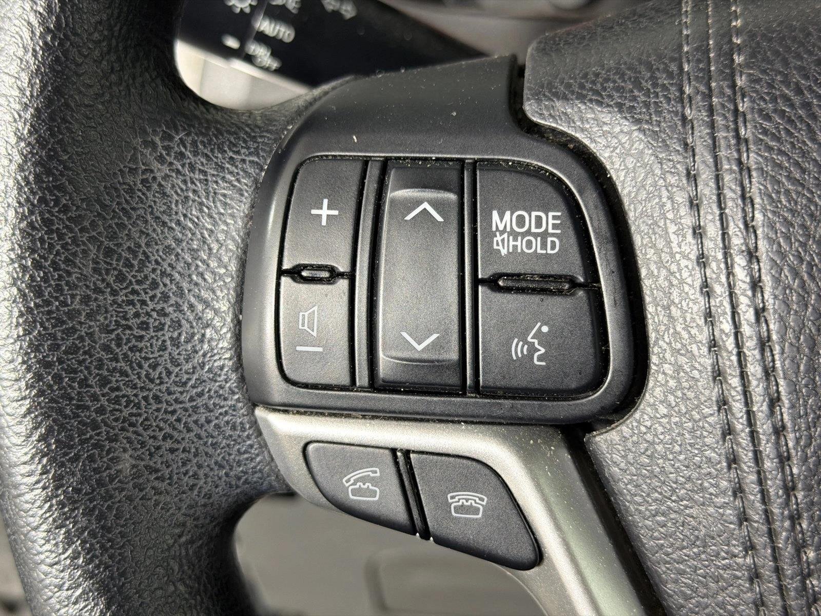 Used 2015 Predawn Gray Mica Toyota LE image 22