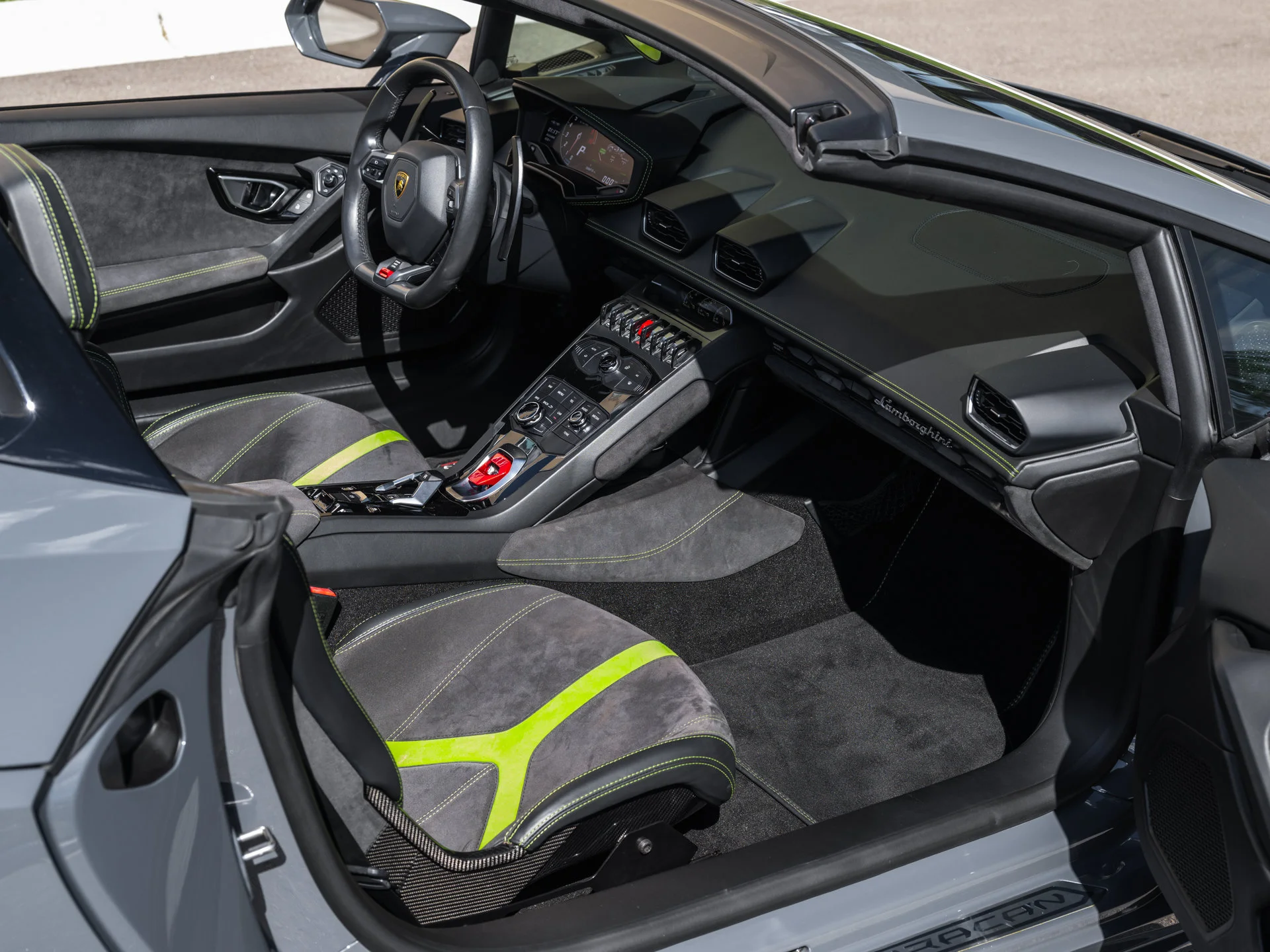 Used 2016  Lamborghini LP610-4S image 26