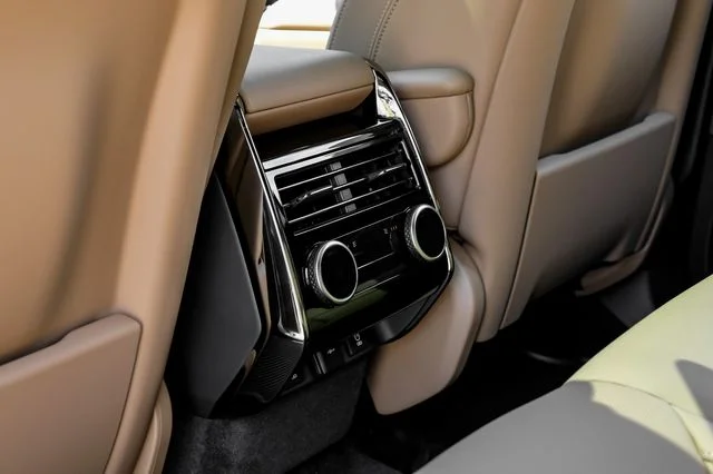 New 2026 Fuji White Land Rover SE image 44