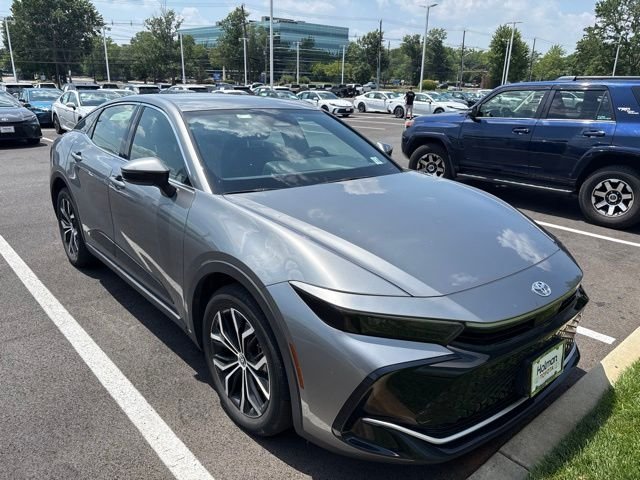 Used 2023  Toyota XLE image 3