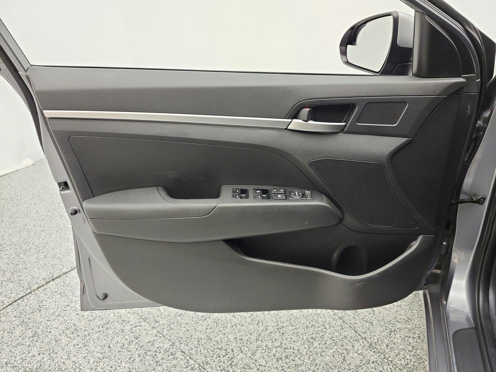 Used 2019 Galactic Gray Hyundai SE Auto image 12