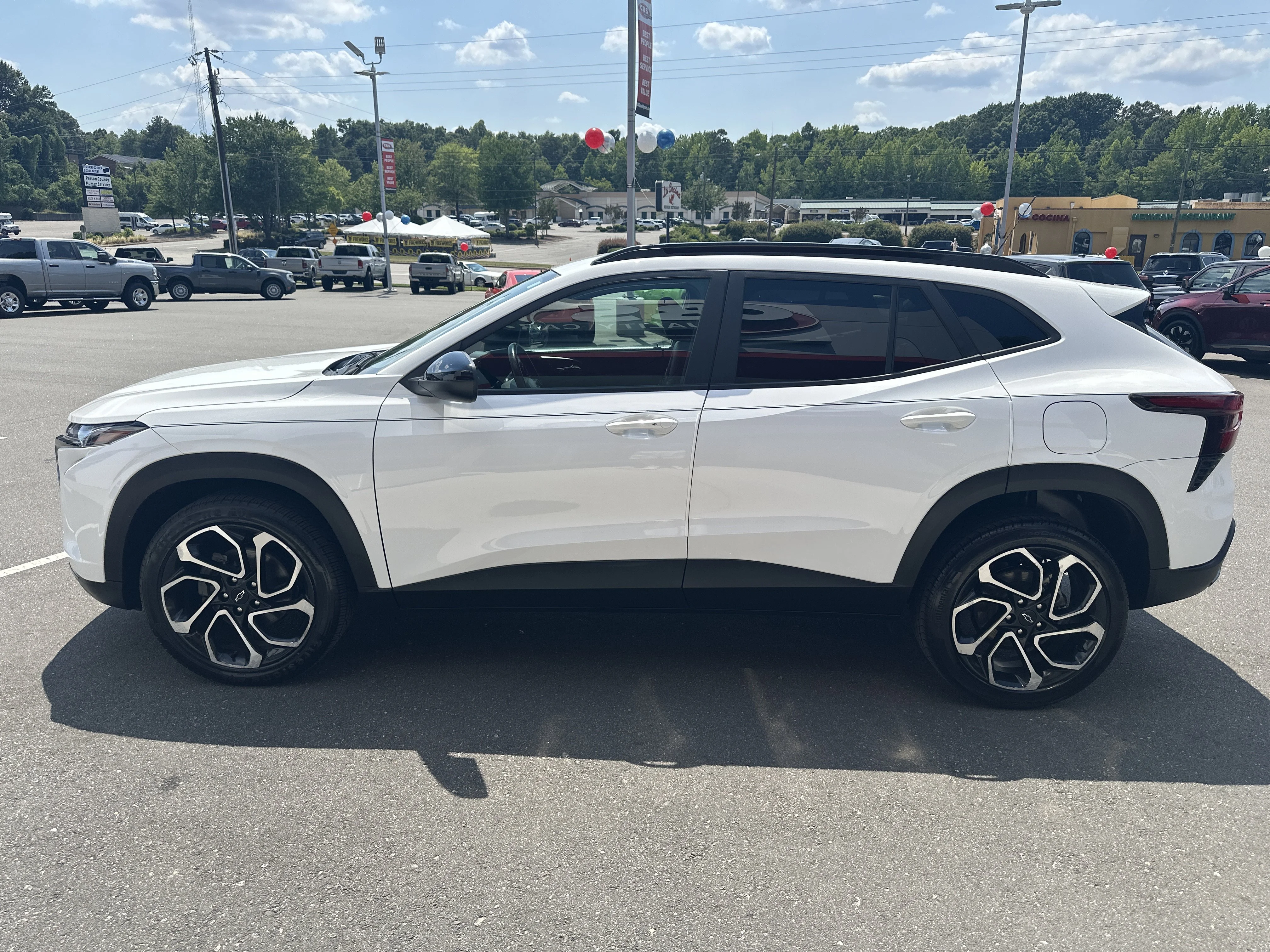 Used 2025 Summit White Chevrolet 2RS image 5